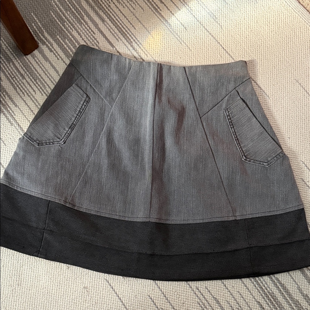 From Preloved 🇨🇦 : Gray and Black Women's Skirt